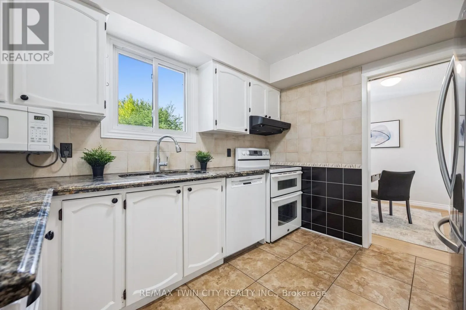 136 ST JEROME CRESCENT