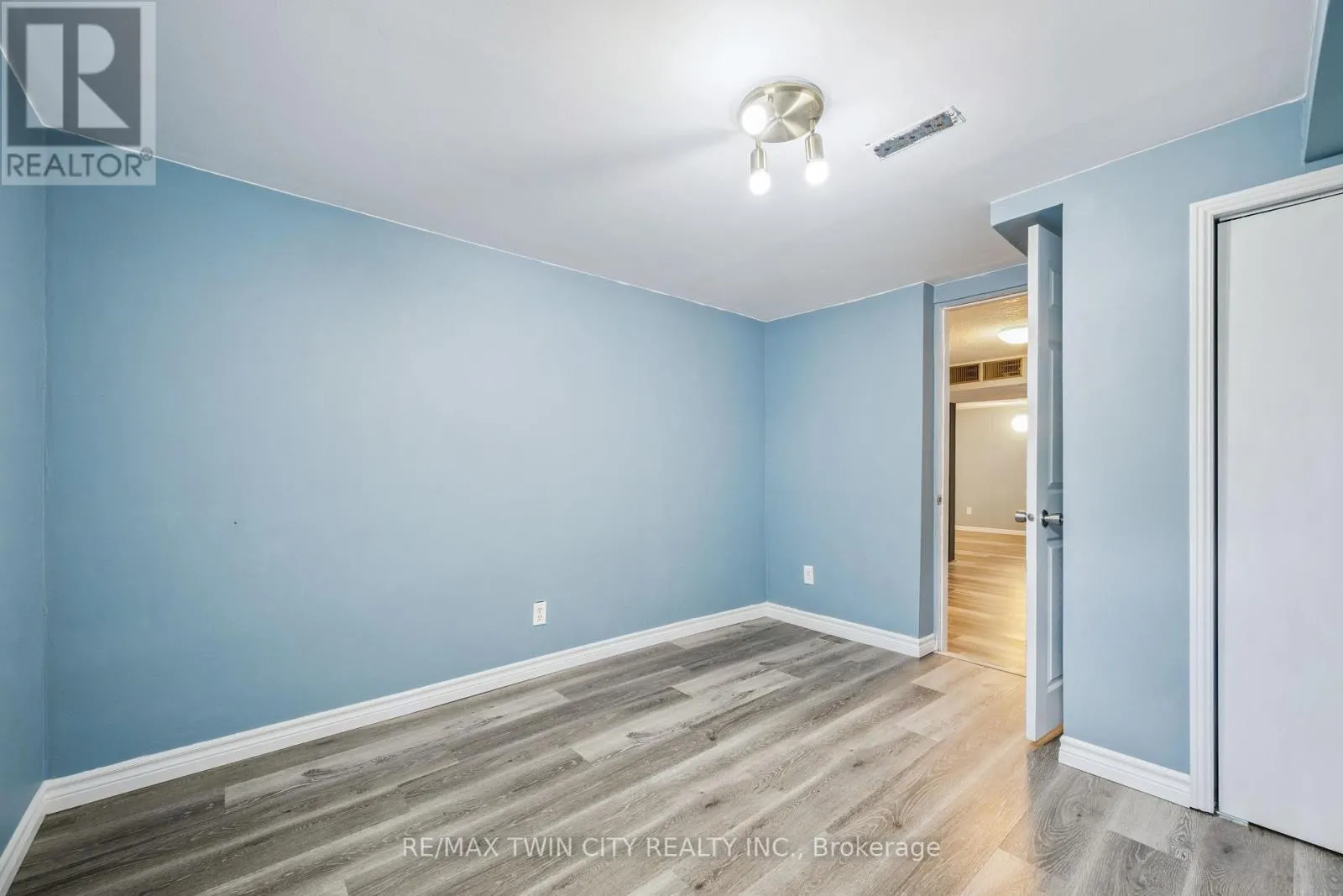 136 ST JEROME CRESCENT