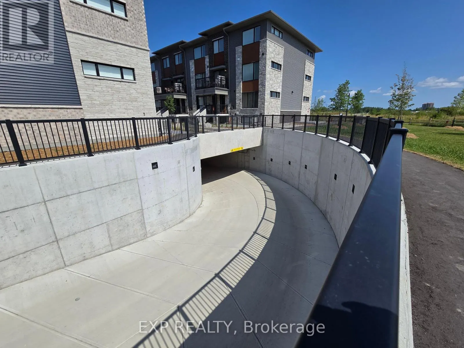 1523 CREEKWAY PRIVATE