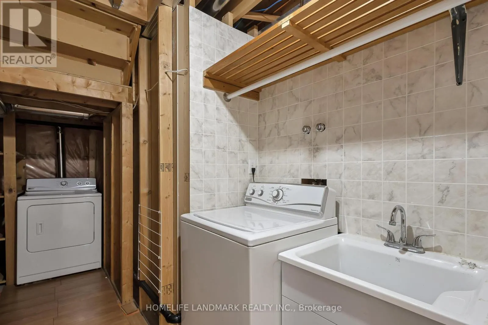 205 HOLBEACH CRESCENT