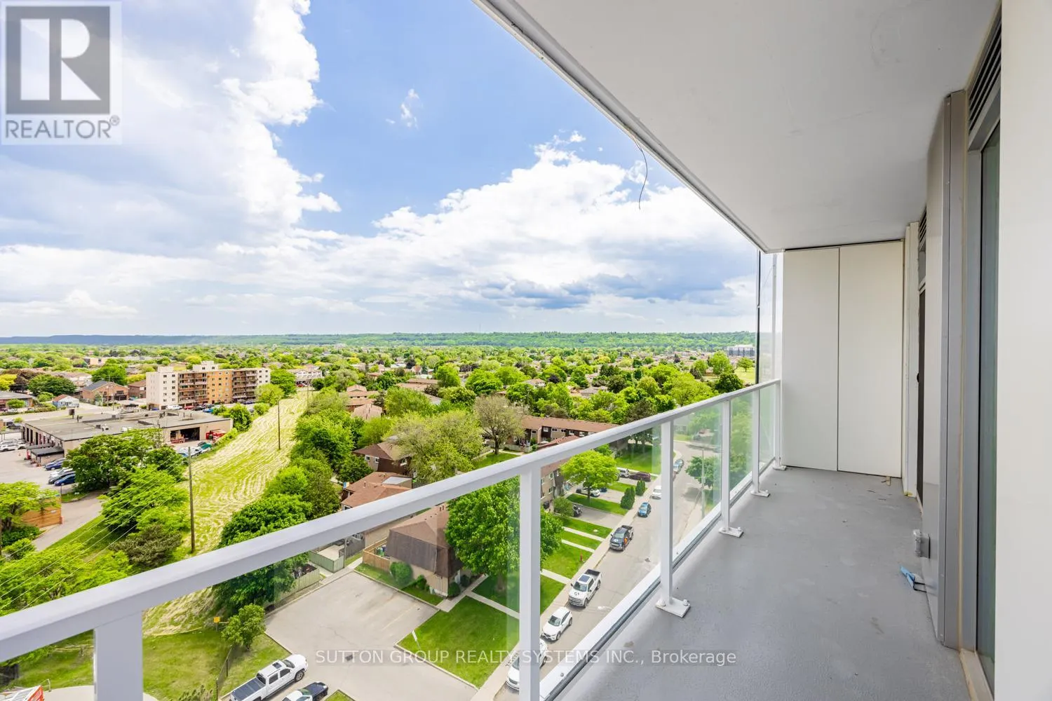 916 - 2782 BARTON STREET E