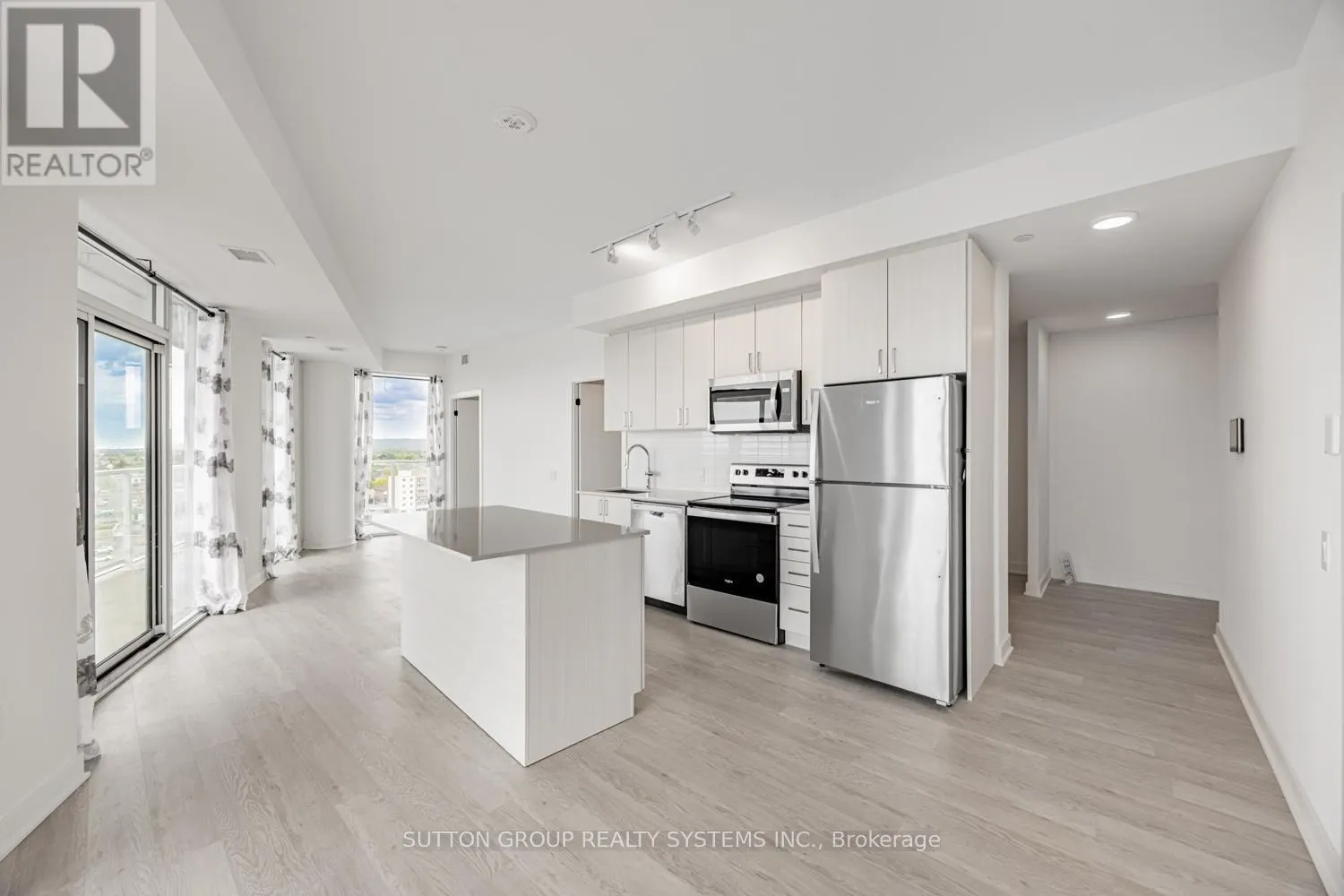 916 - 2782 BARTON STREET E