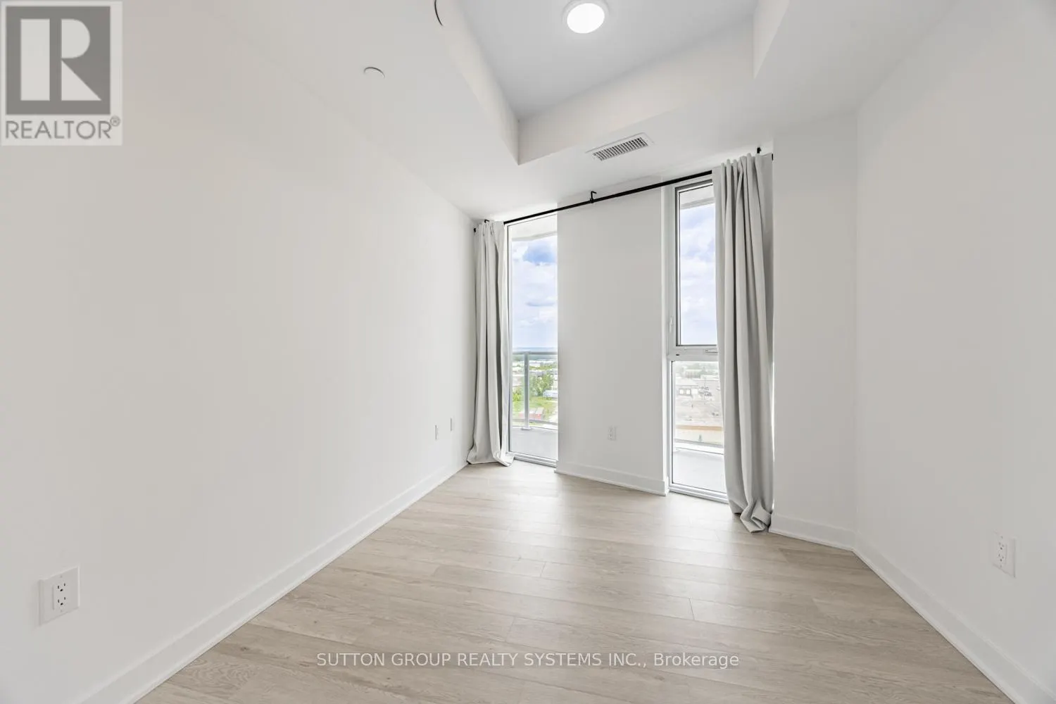 916 - 2782 BARTON STREET E