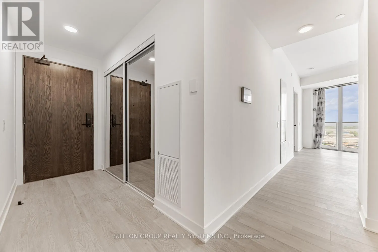 916 - 2782 BARTON STREET E