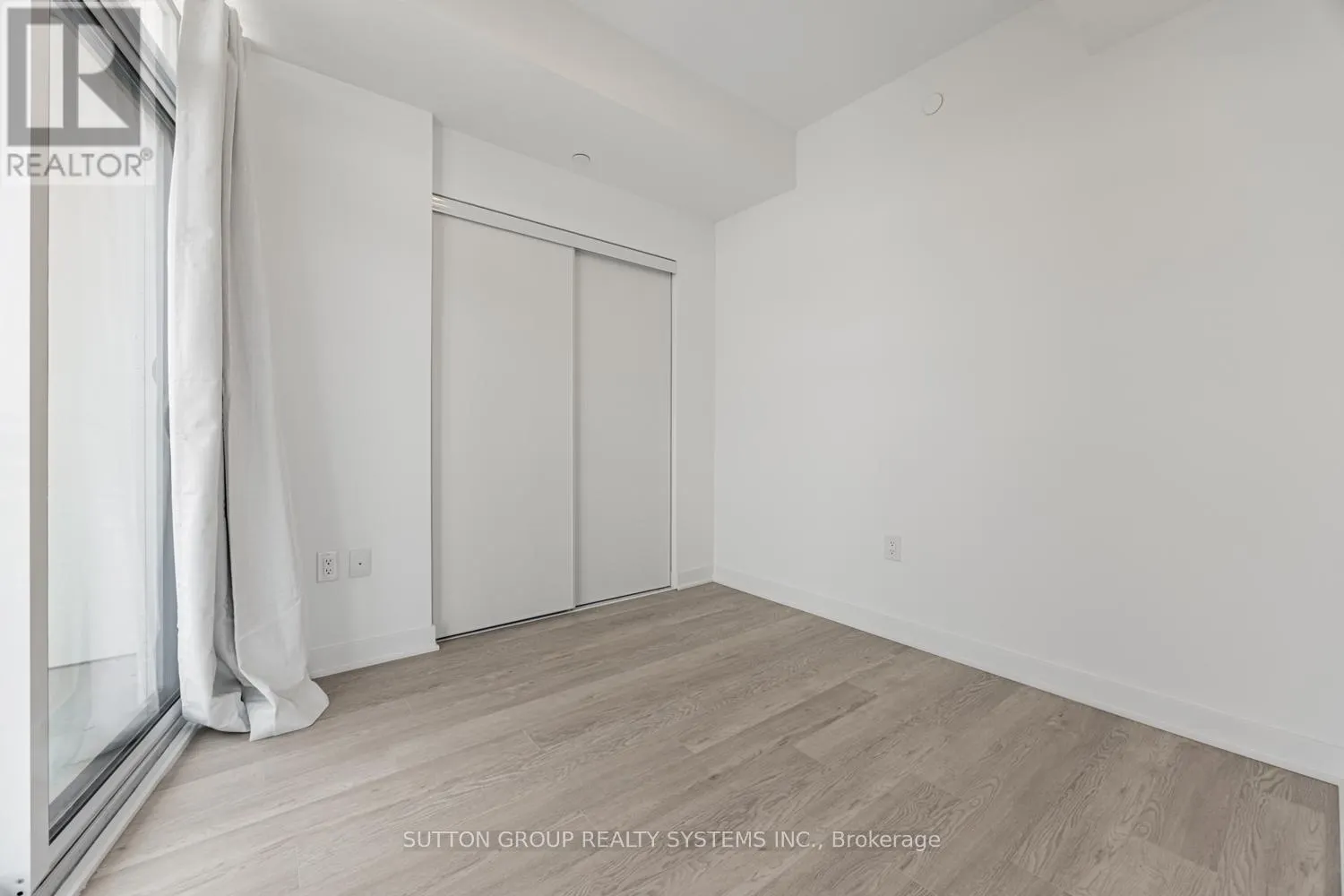 916 - 2782 BARTON STREET E