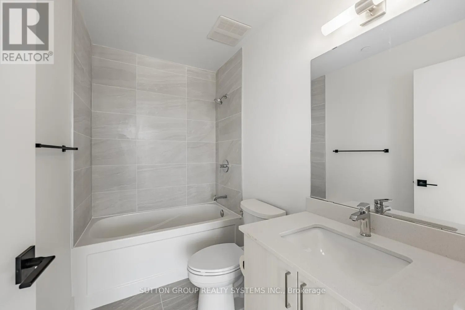916 - 2782 BARTON STREET E