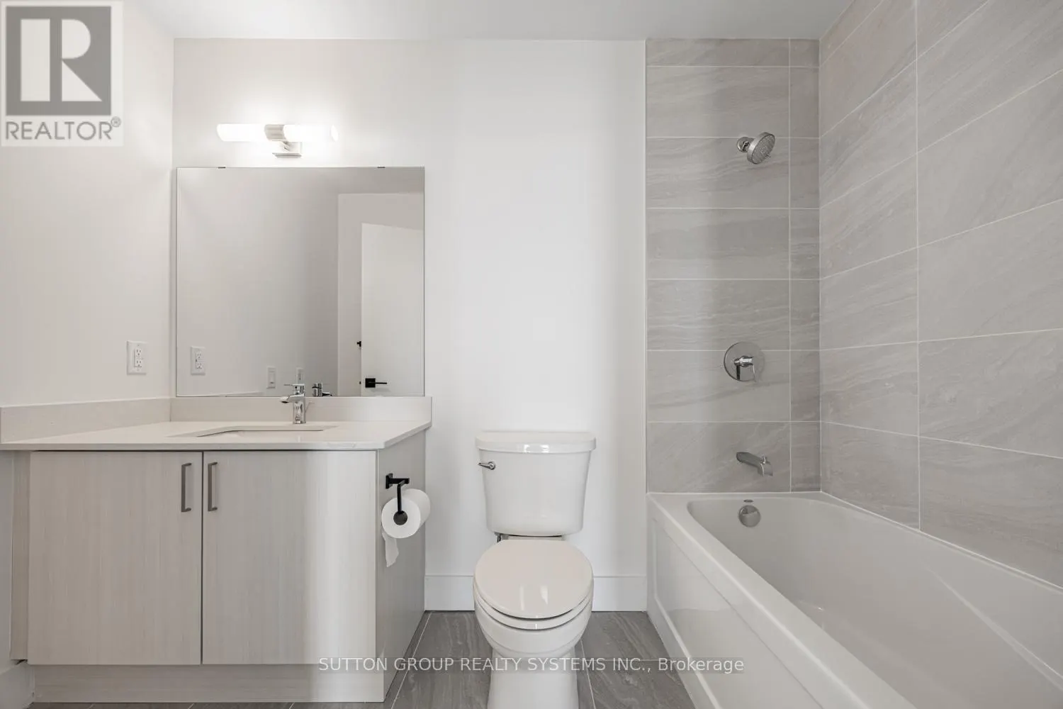 916 - 2782 BARTON STREET E