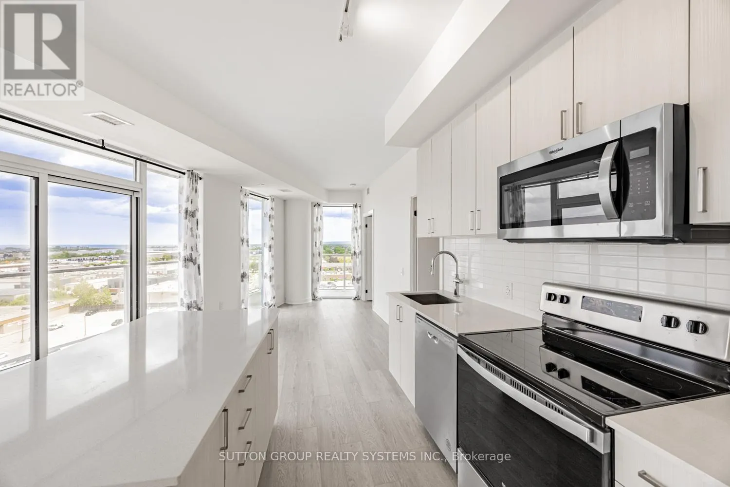 916 - 2782 BARTON STREET E