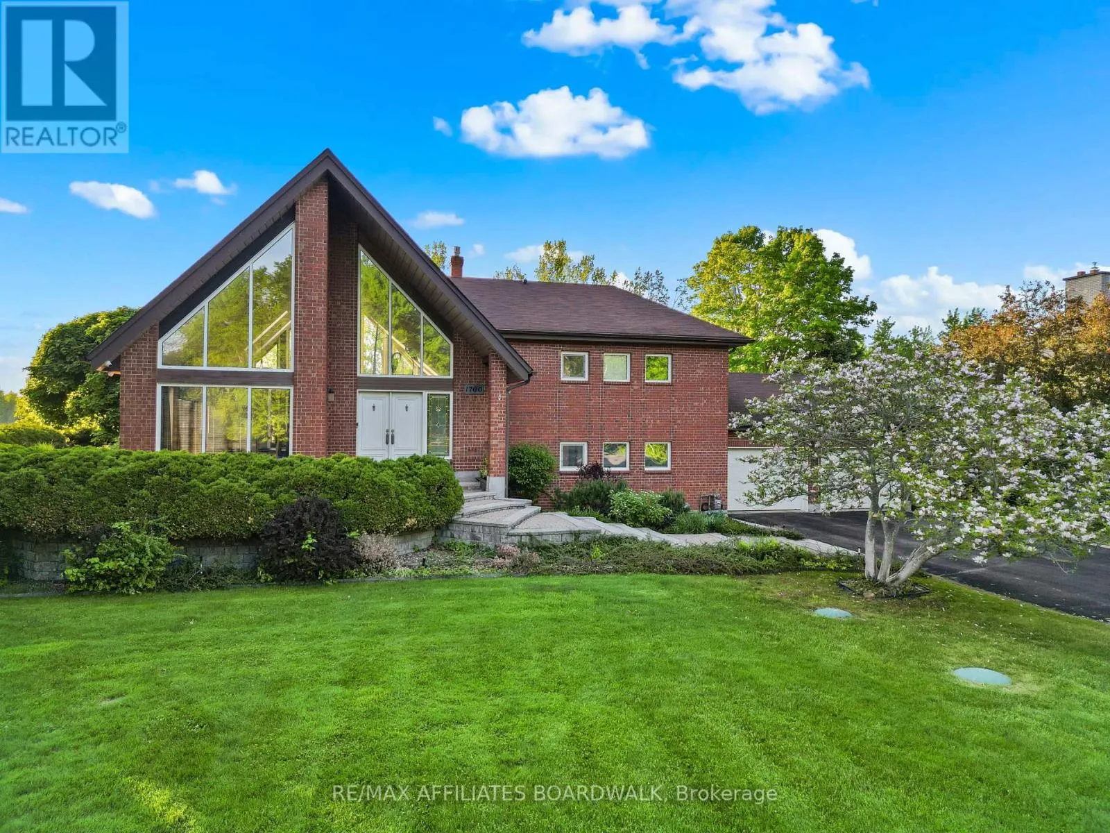 1700 LAKESHORE DRIVE