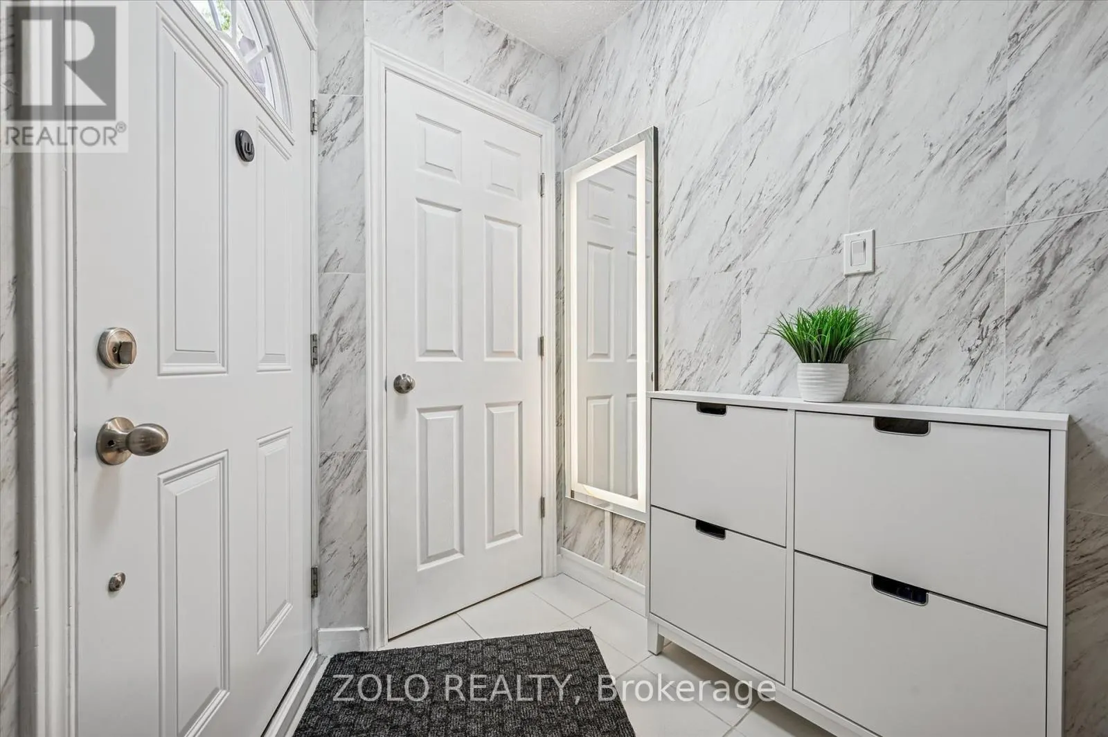13 - 203 FAIRWAY RD N ROAD