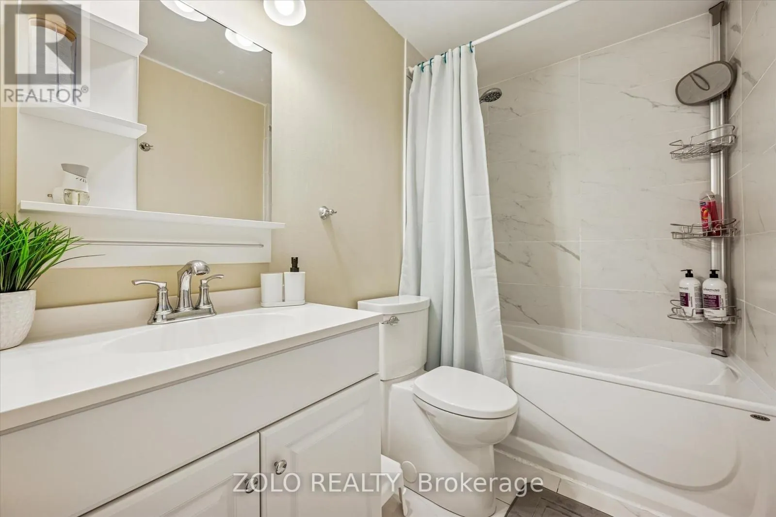 13 - 203 FAIRWAY RD N ROAD