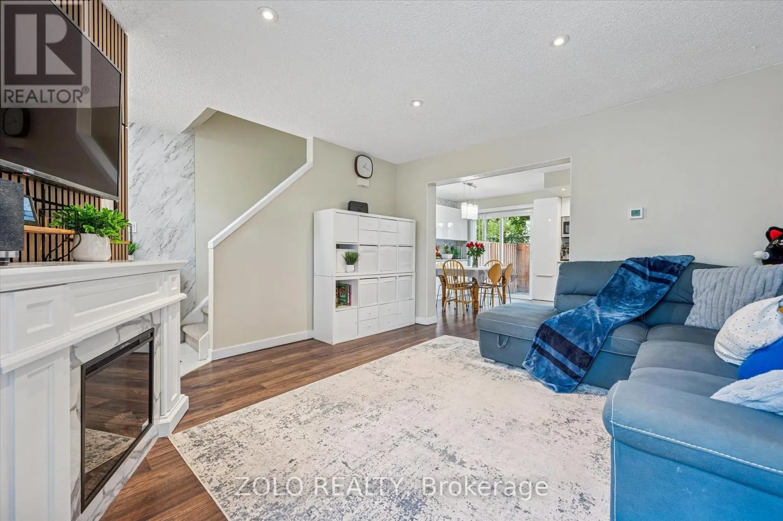13 - 203 FAIRWAY RD N ROAD
