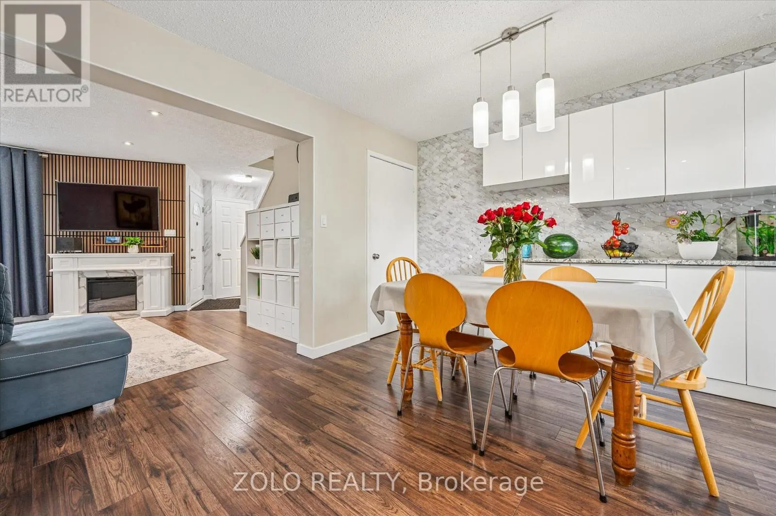 13 - 203 FAIRWAY RD N ROAD