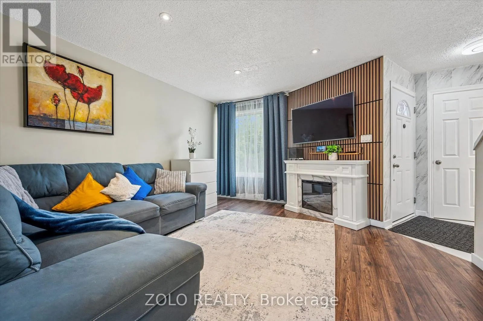 13 - 203 FAIRWAY RD N ROAD