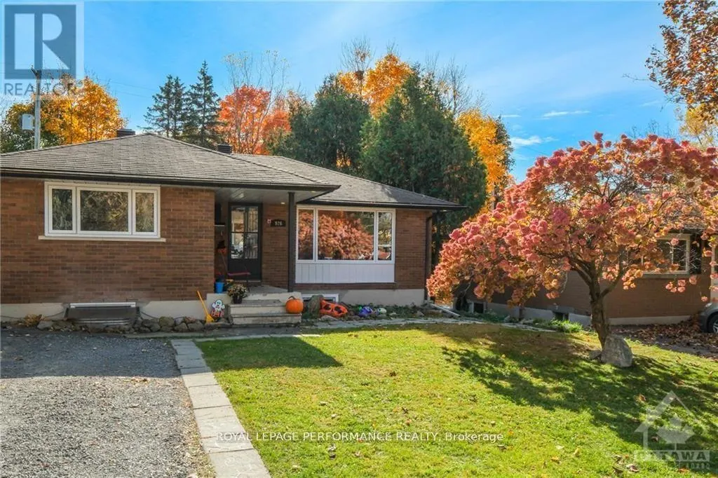 MAIN FLOOR - 926 CHARLESWOOD AVENUE