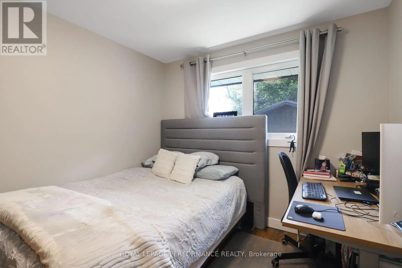 MAIN FLOOR - 926 CHARLESWOOD AVENUE