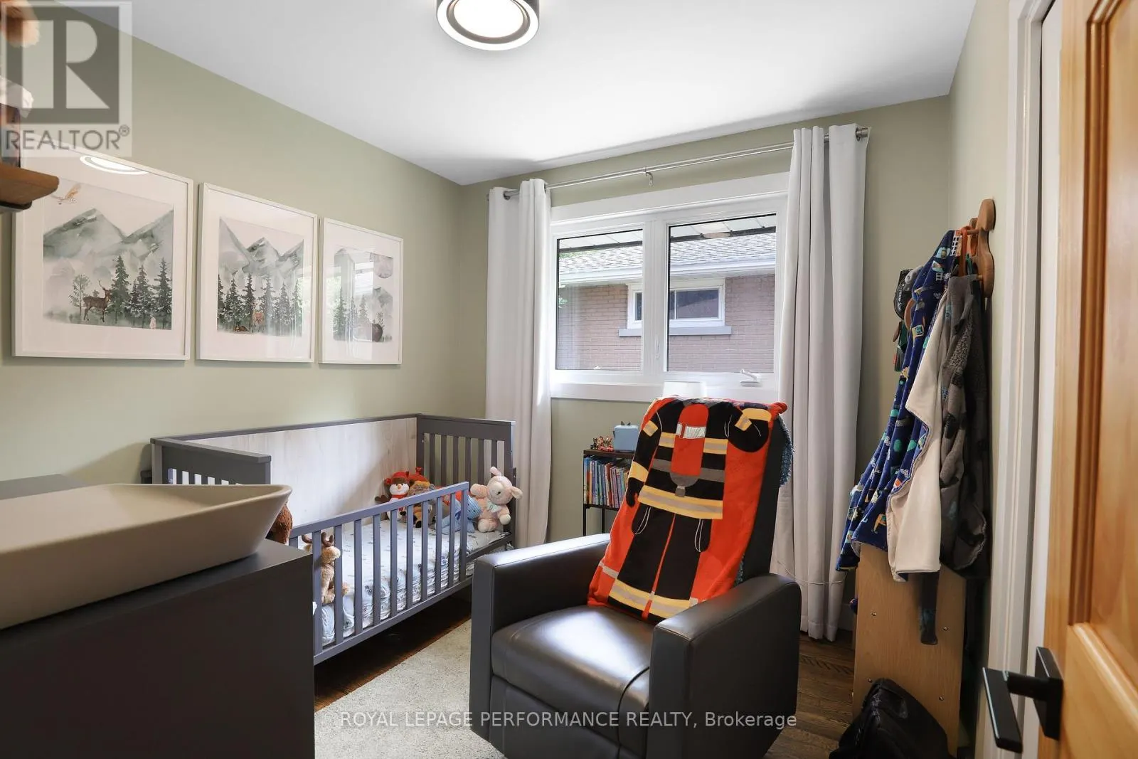 MAIN FLOOR - 926 CHARLESWOOD AVENUE