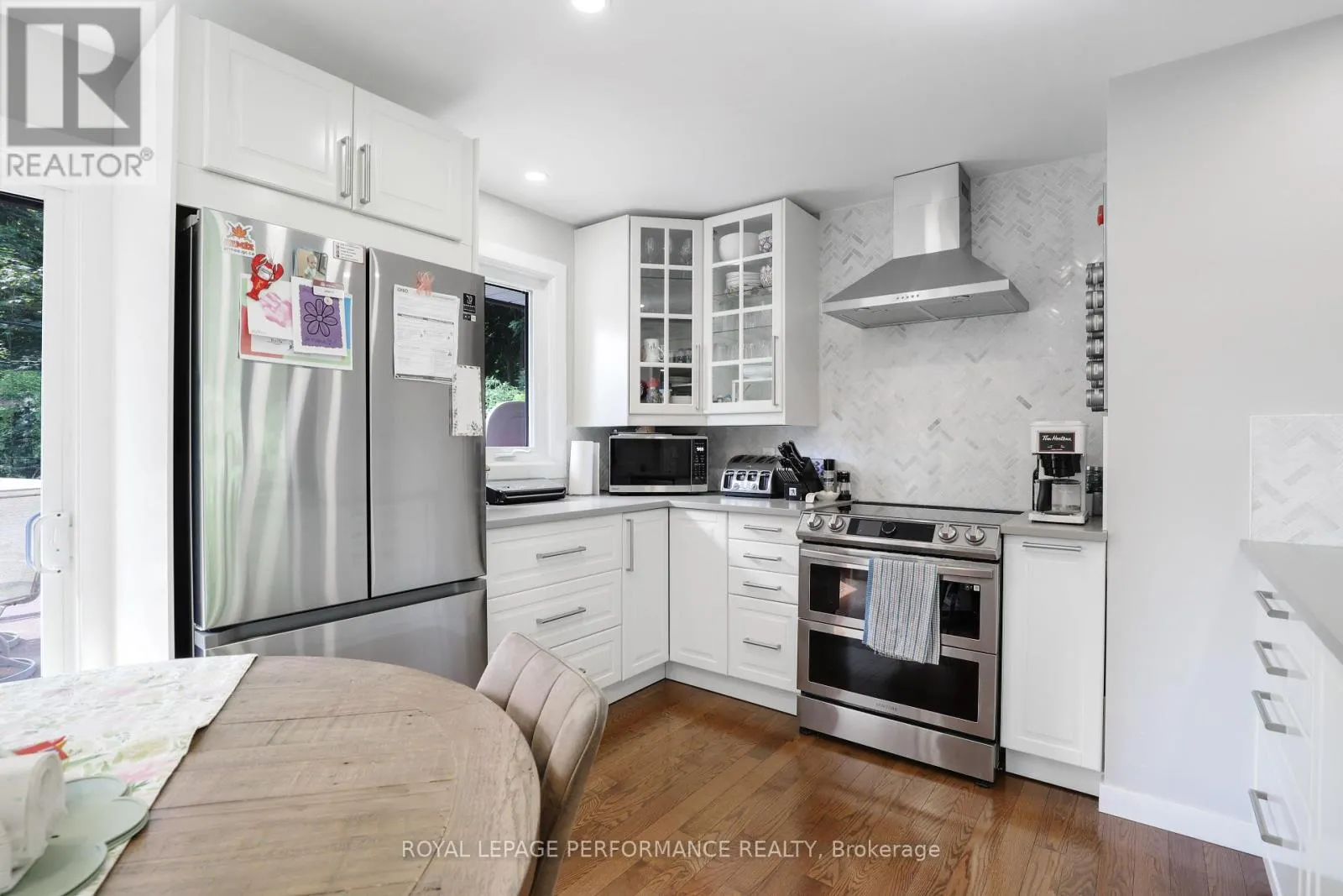 MAIN FLOOR - 926 CHARLESWOOD AVENUE