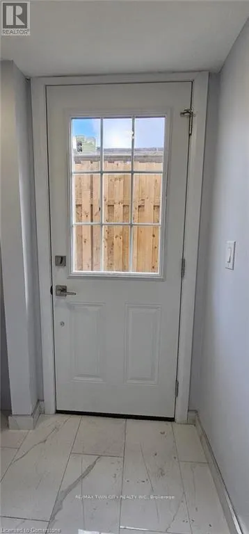 B - 8 ROSENEATH CRESCENT S