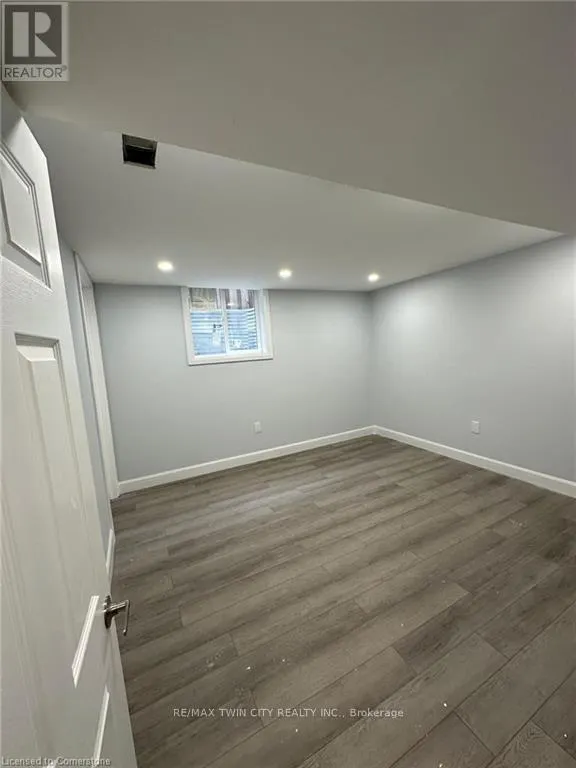 B - 8 ROSENEATH CRESCENT S