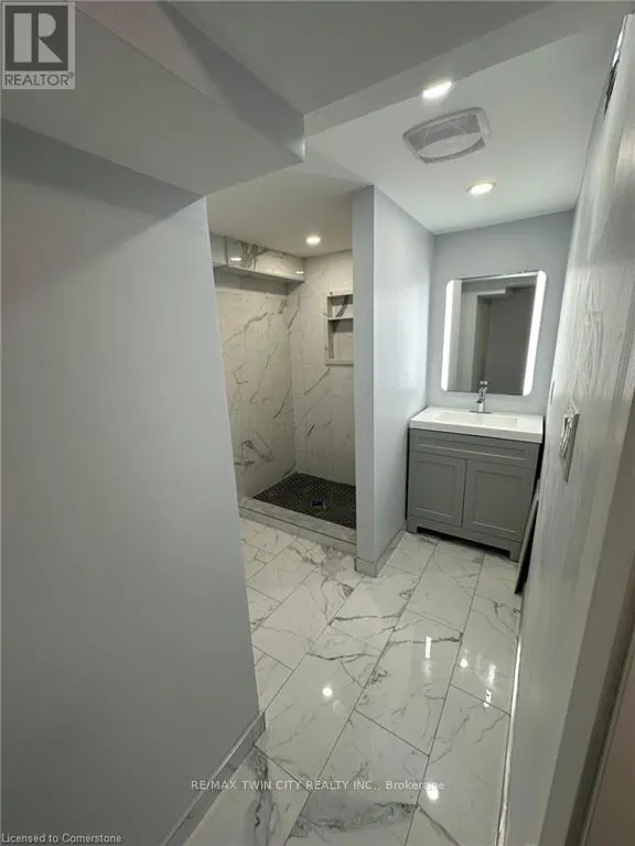 B - 8 ROSENEATH CRESCENT S