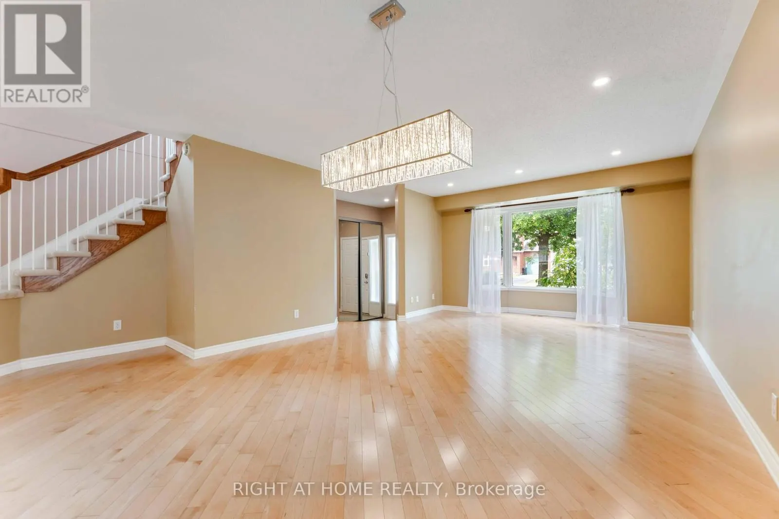 373 STONEWAY DRIVE