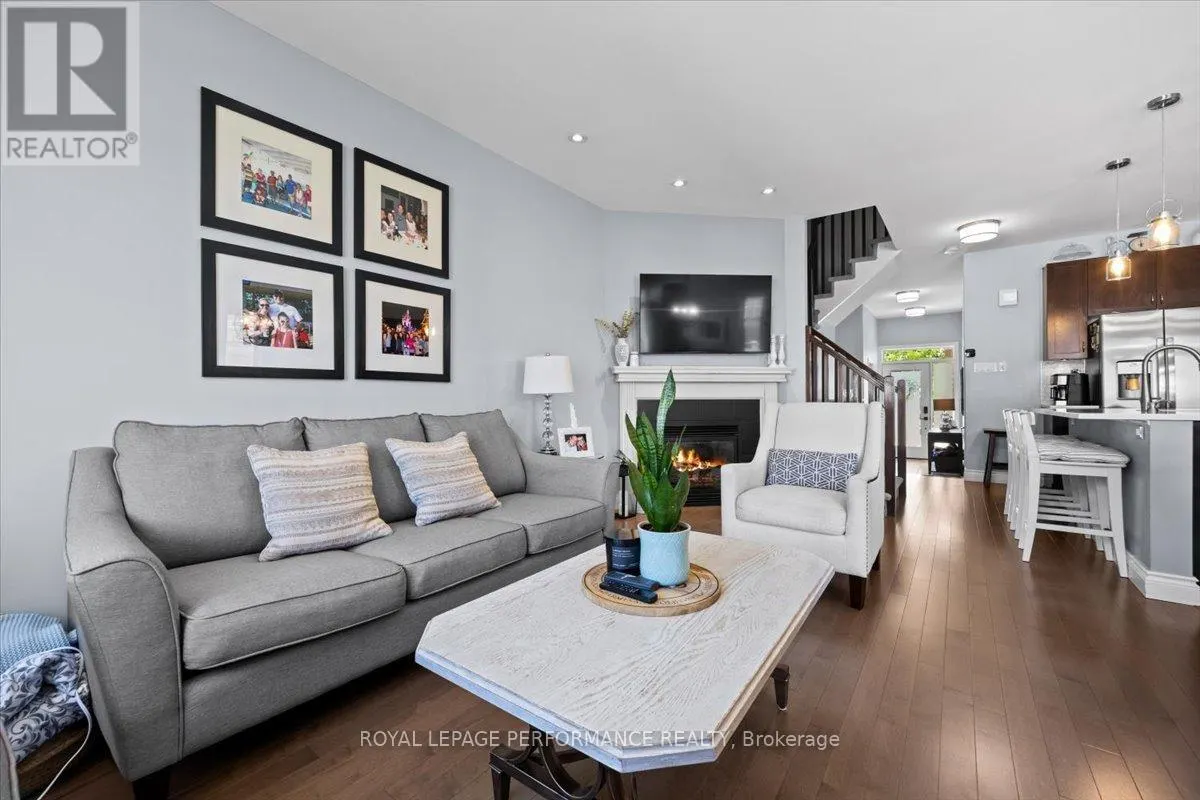 416 ROCHEFORT CIRCLE
