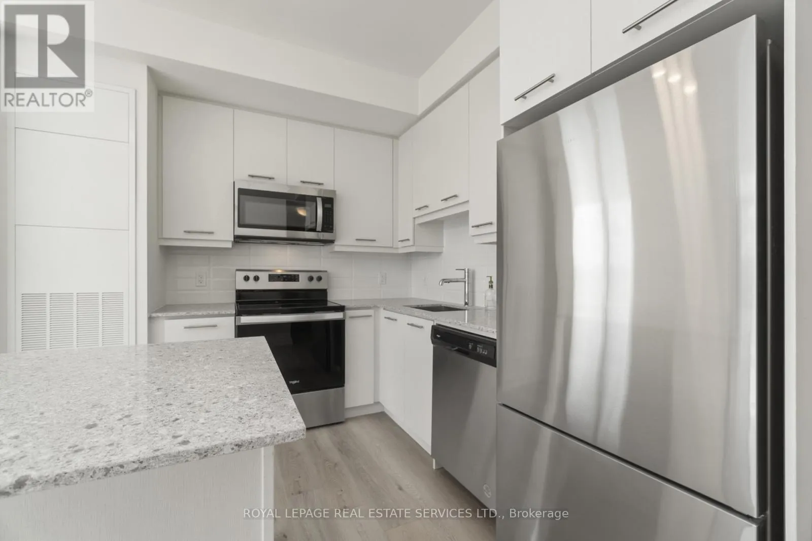 1702 - 385 WINSTON ROAD