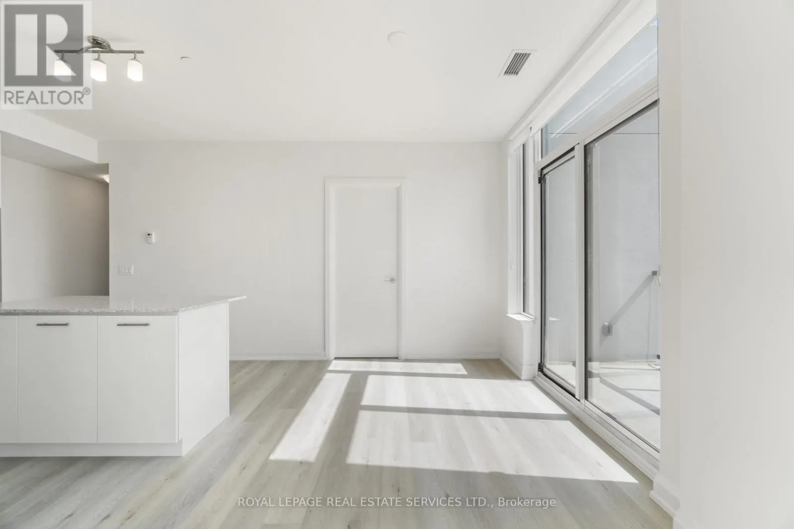 1702 - 385 WINSTON ROAD