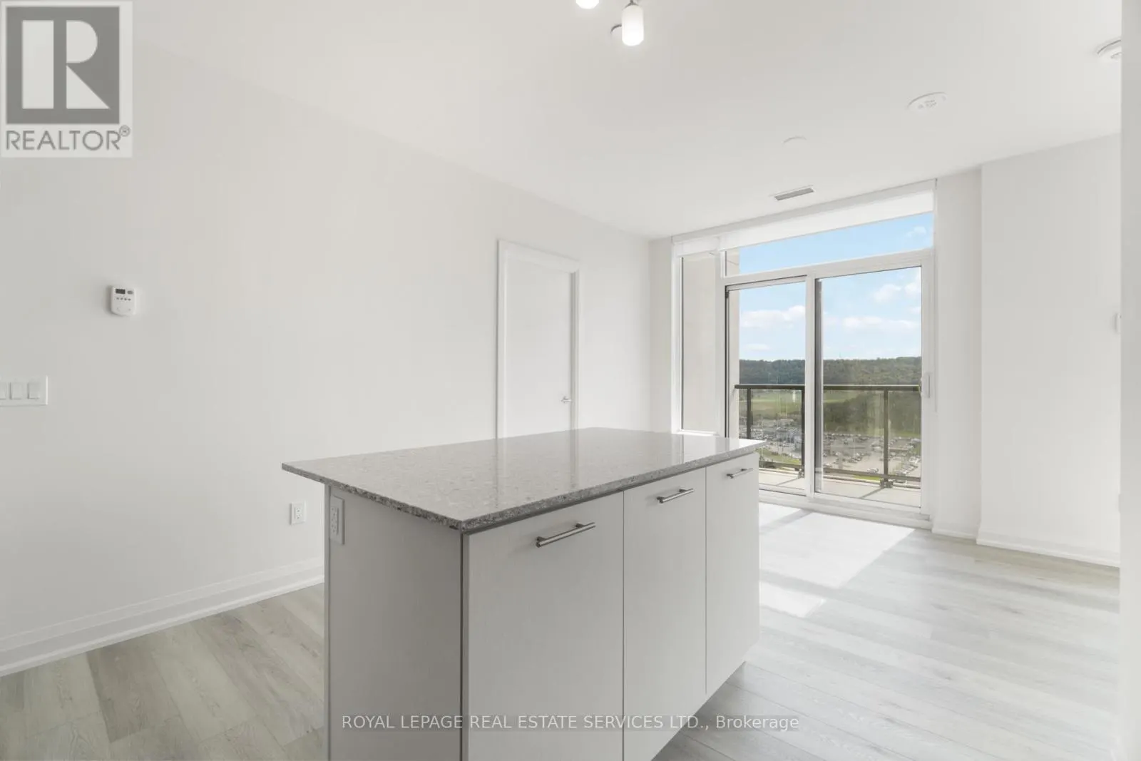 1702 - 385 WINSTON ROAD