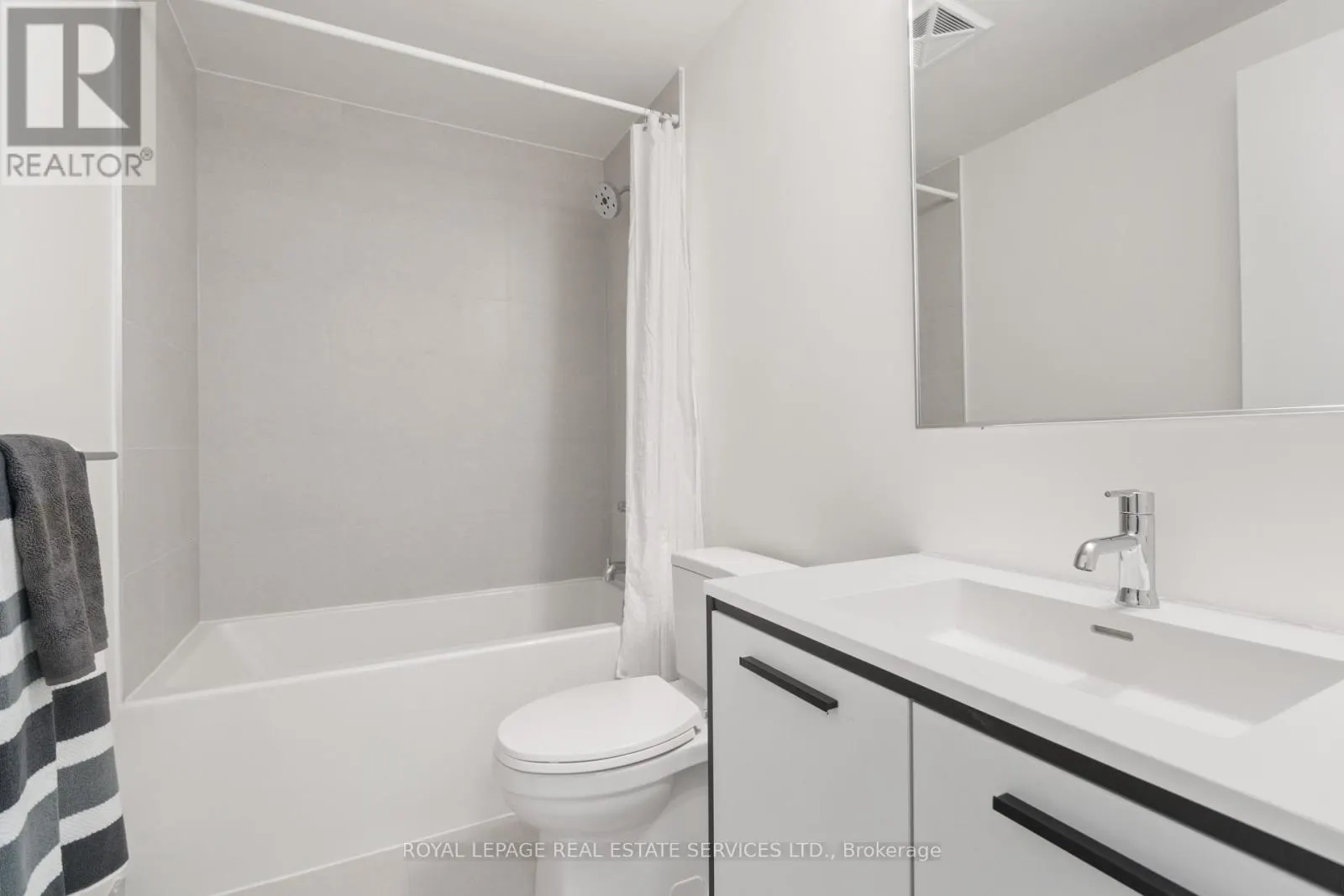 1702 - 385 WINSTON ROAD