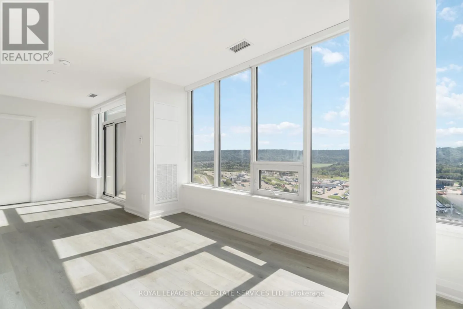 1702 - 385 WINSTON ROAD
