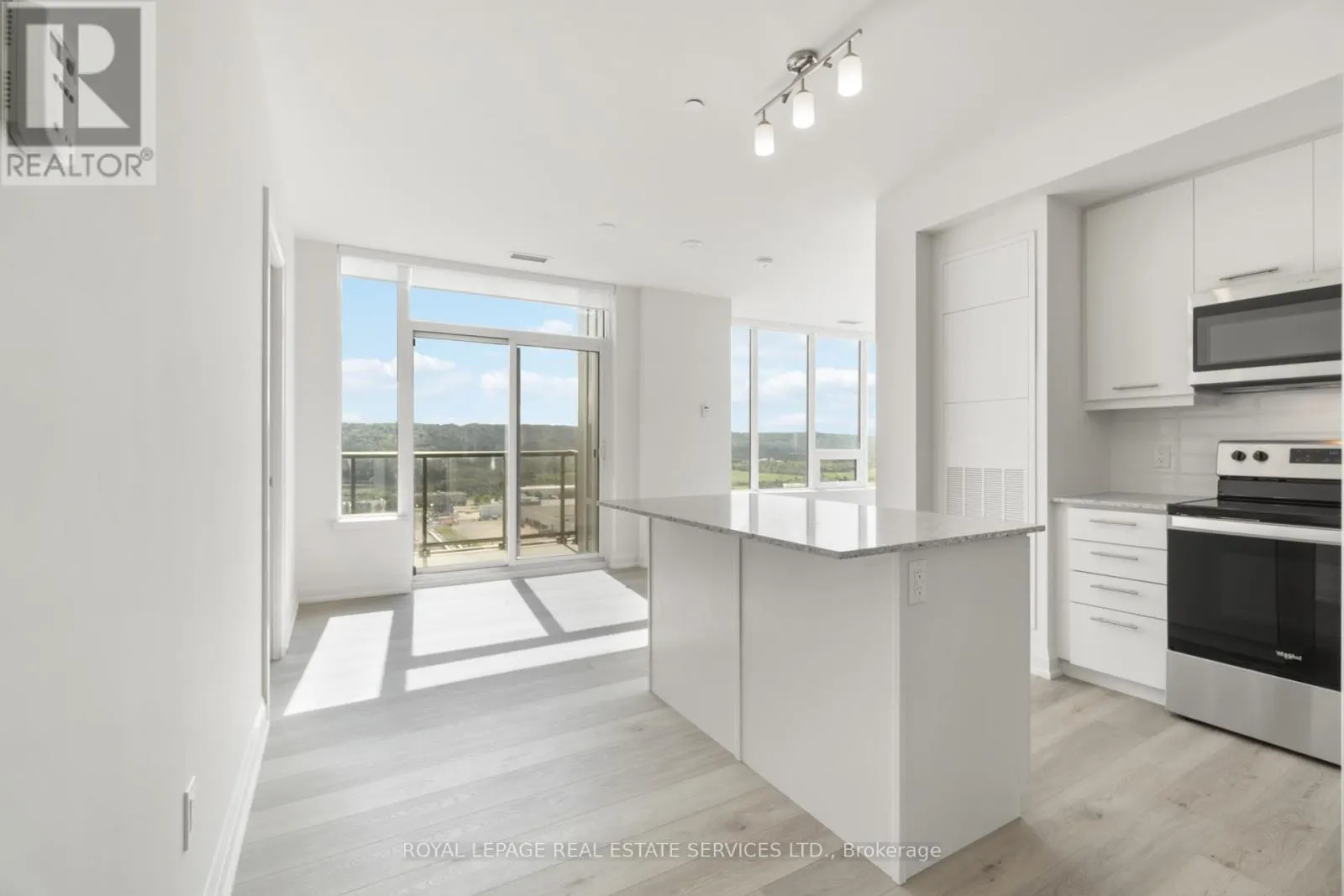 1702 - 385 WINSTON ROAD