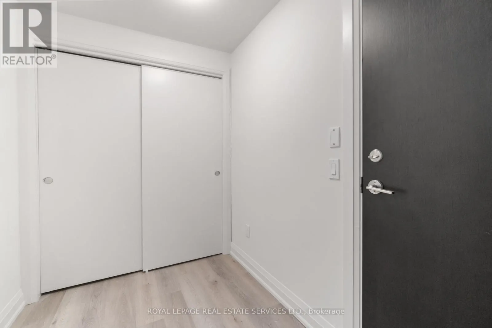 1702 - 385 WINSTON ROAD