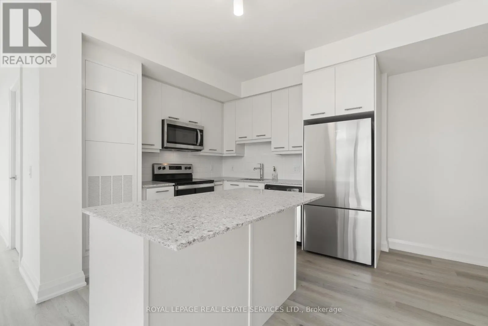 1702 - 385 WINSTON ROAD