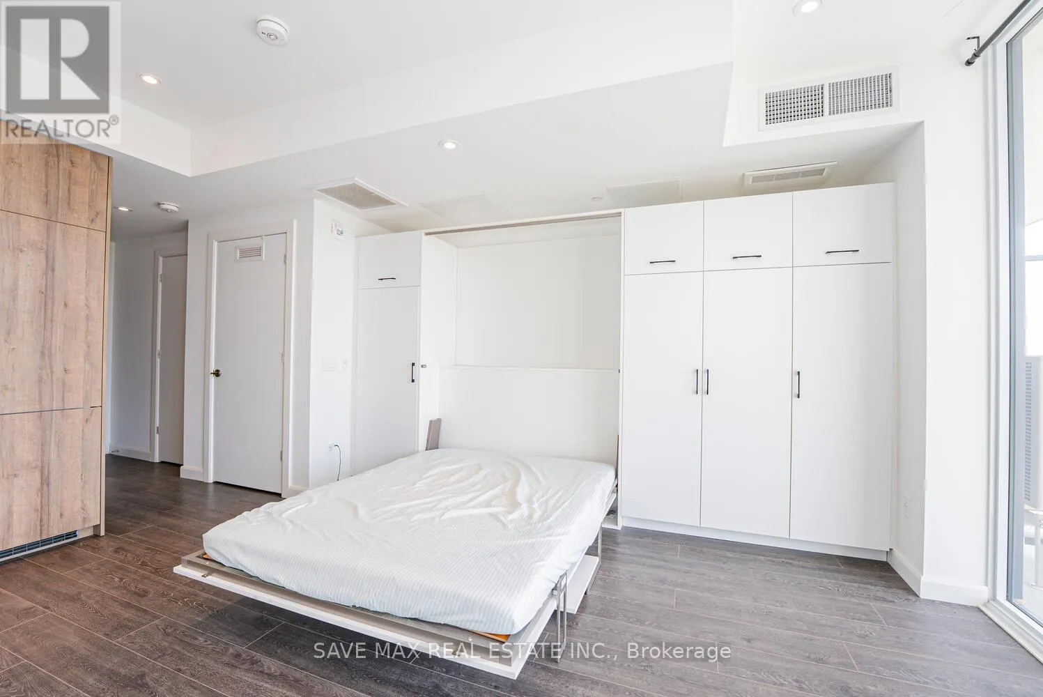 411 - 741 KING STREET W