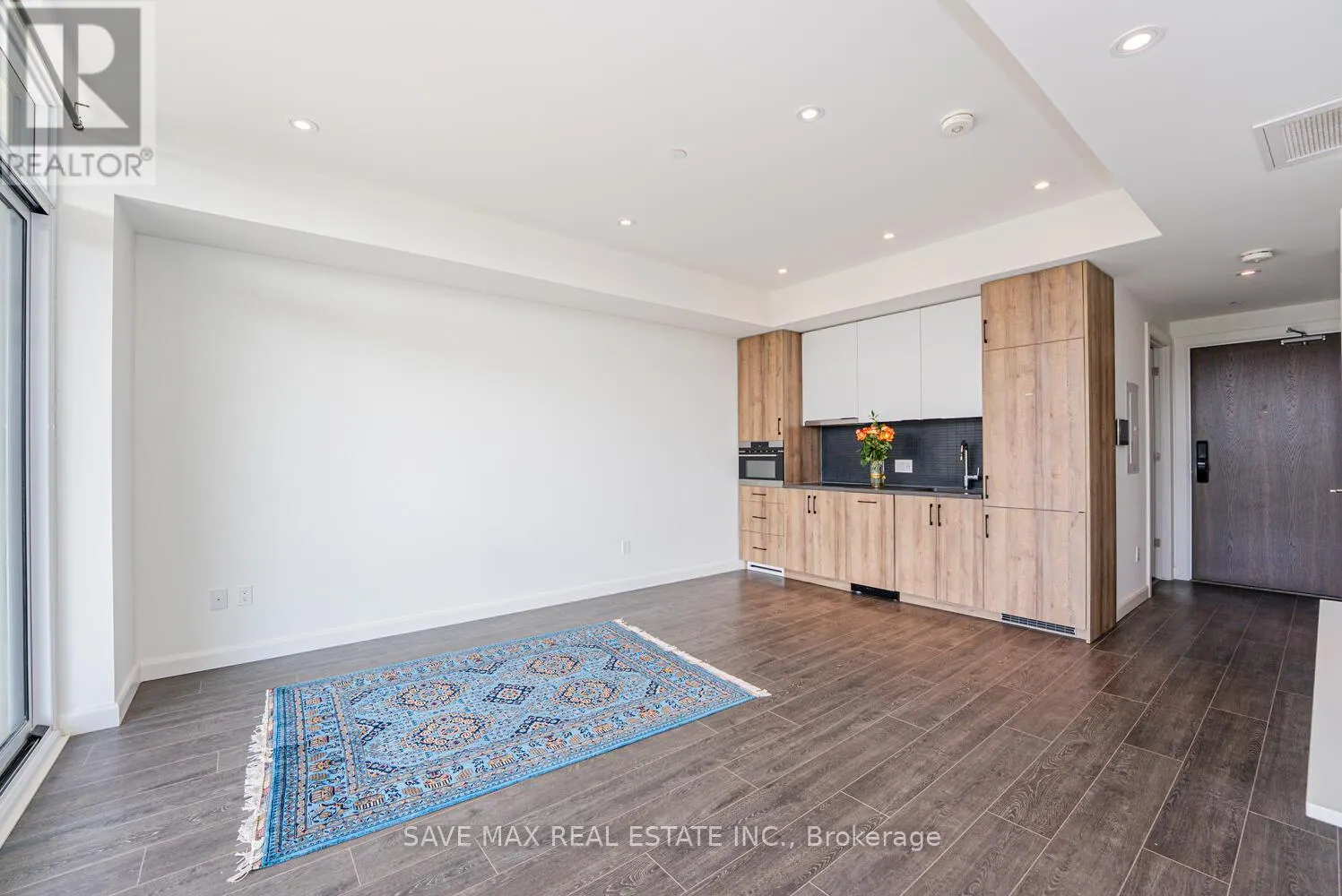 411 - 741 KING STREET W