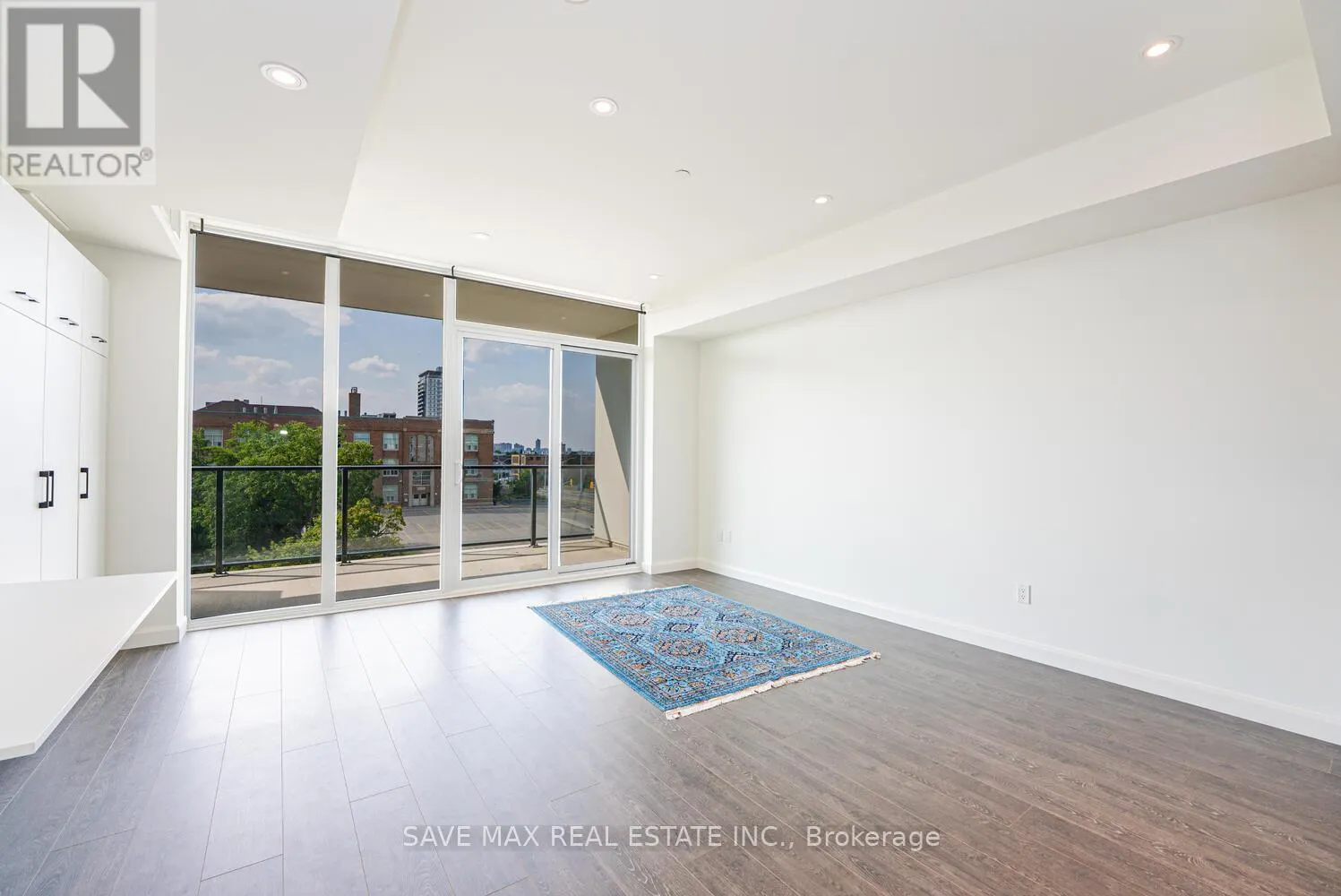 411 - 741 KING STREET W