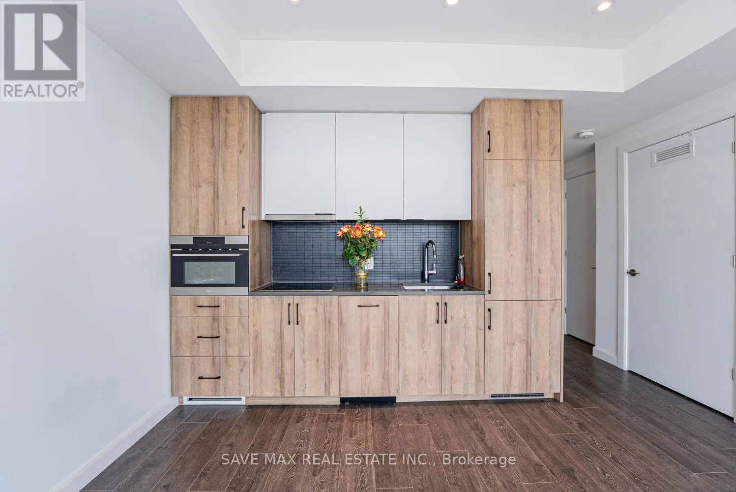 411 - 741 KING STREET W