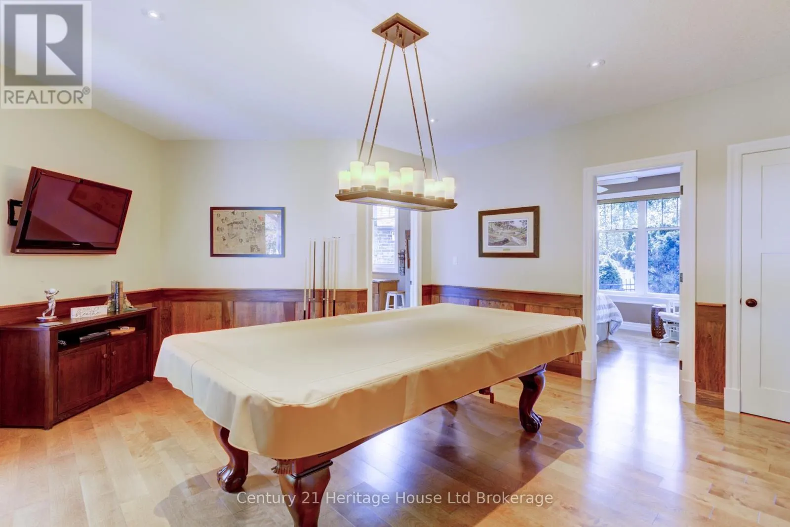 563 LAKEVIEW DRIVE
