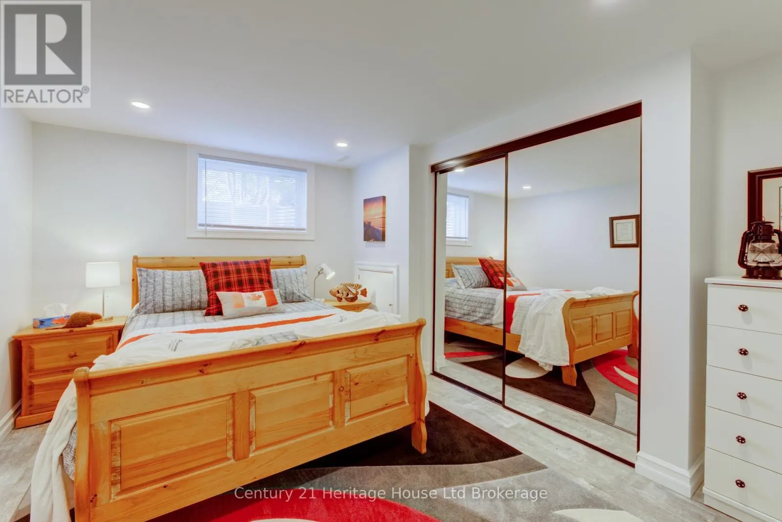 563 LAKEVIEW DRIVE