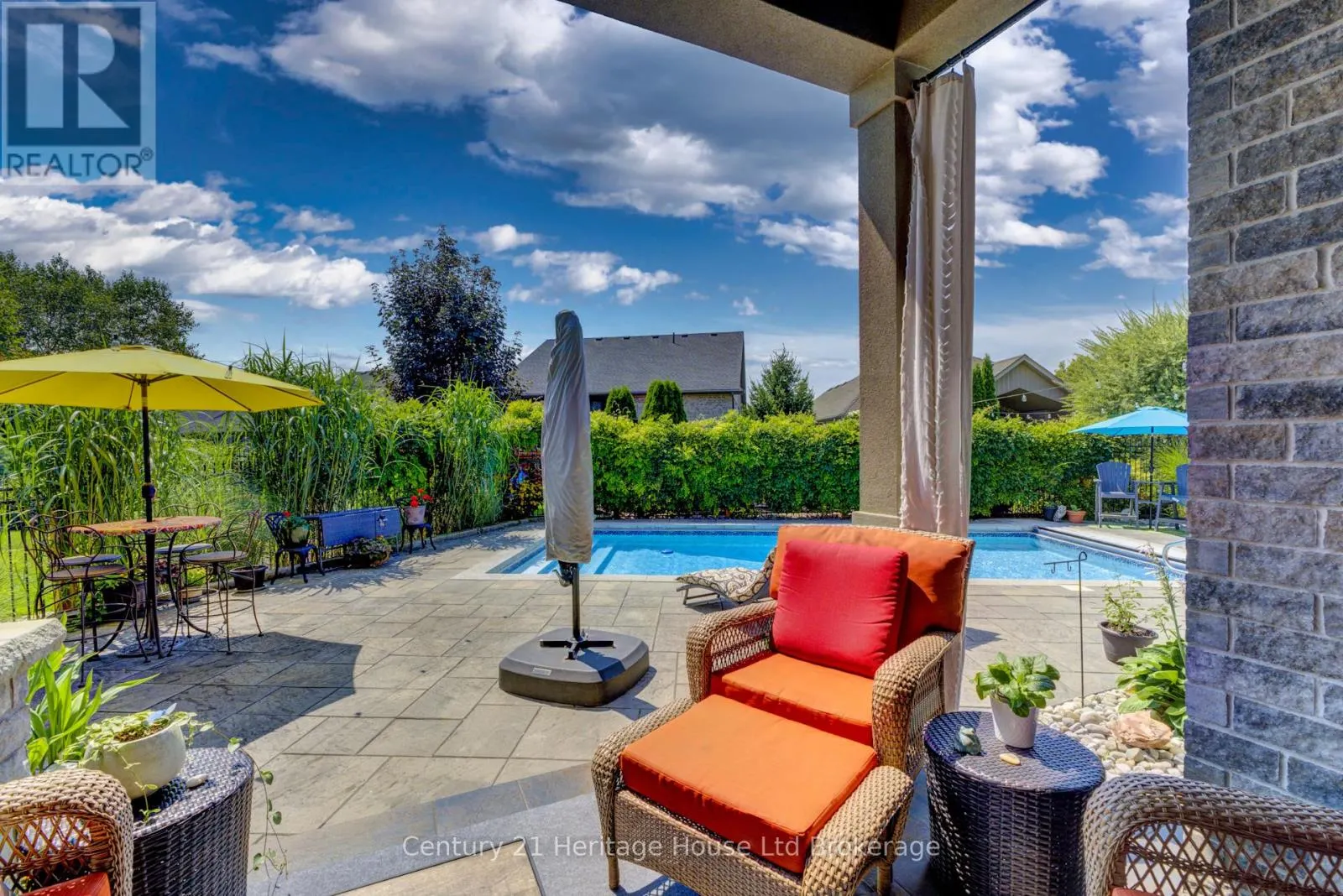 563 LAKEVIEW DRIVE
