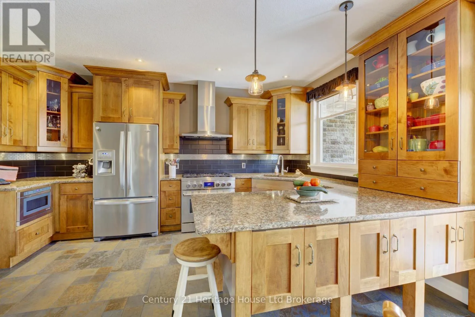 563 LAKEVIEW DRIVE