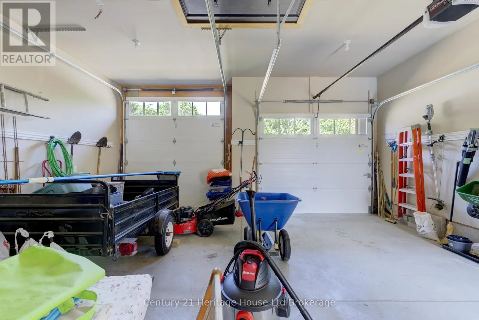 563 LAKEVIEW DRIVE