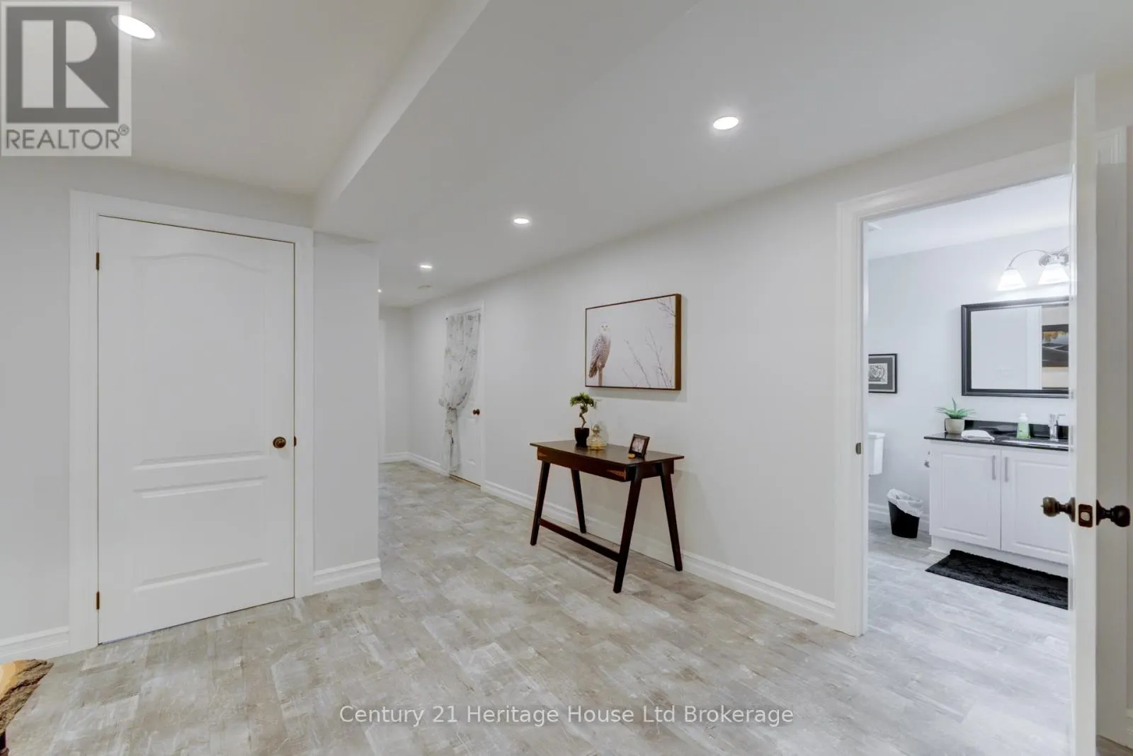 563 LAKEVIEW DRIVE