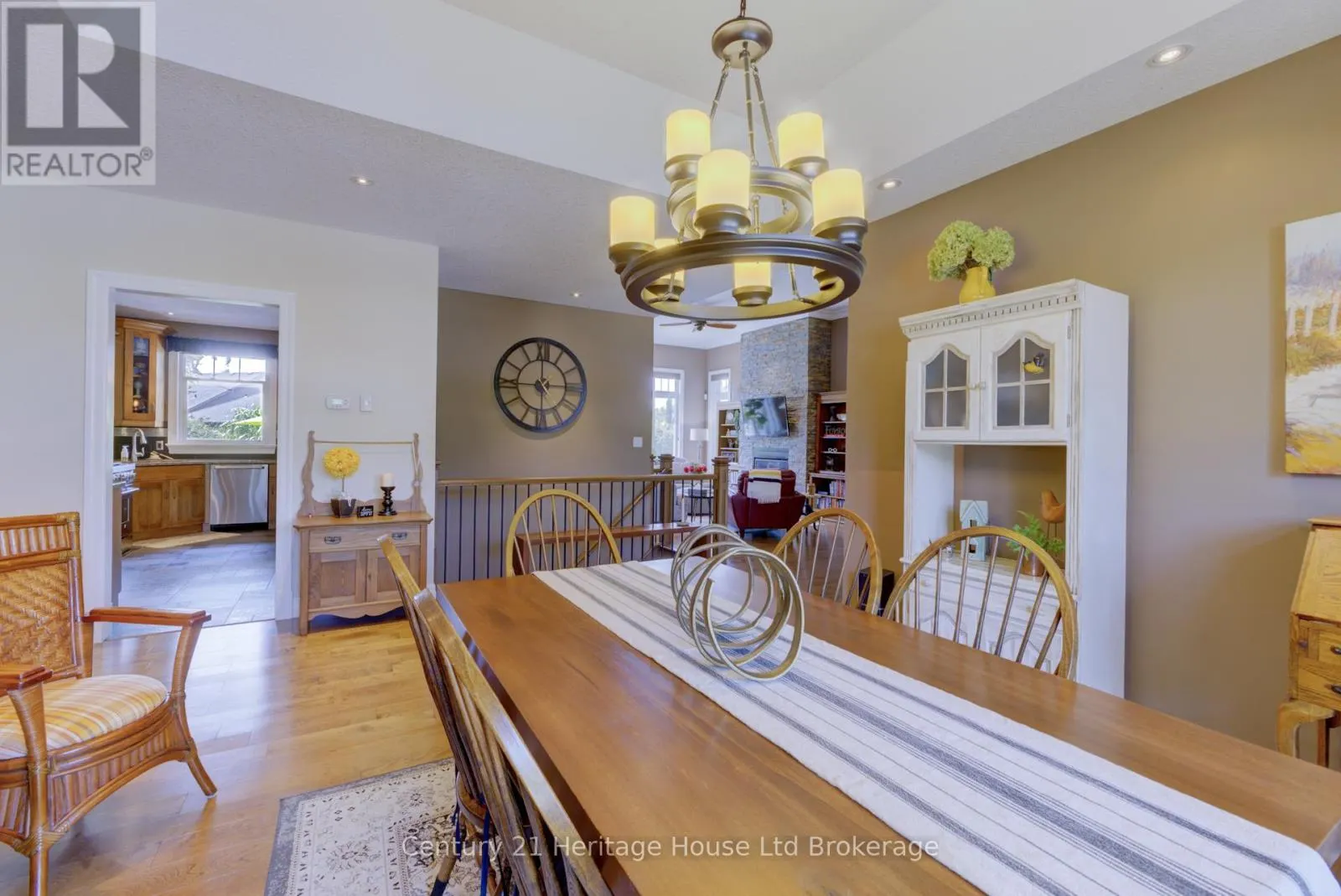 563 LAKEVIEW DRIVE