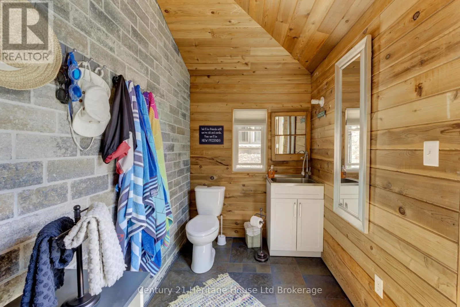 563 LAKEVIEW DRIVE