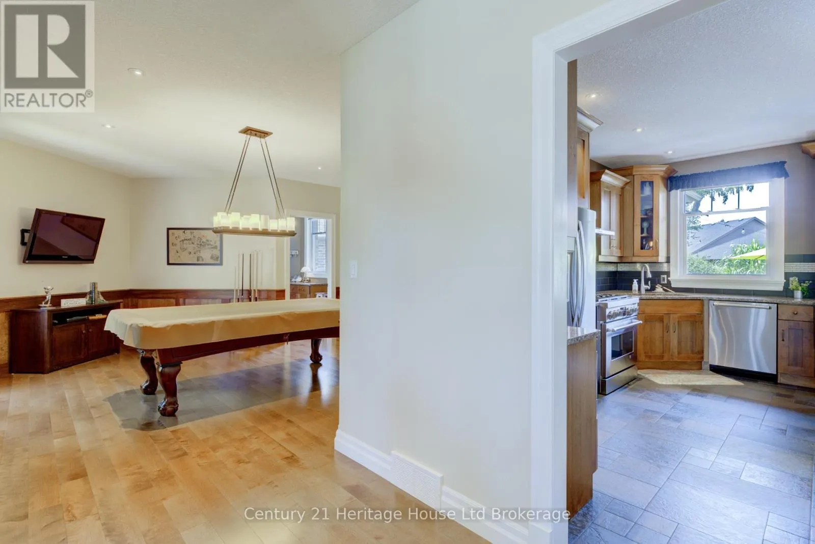 563 LAKEVIEW DRIVE
