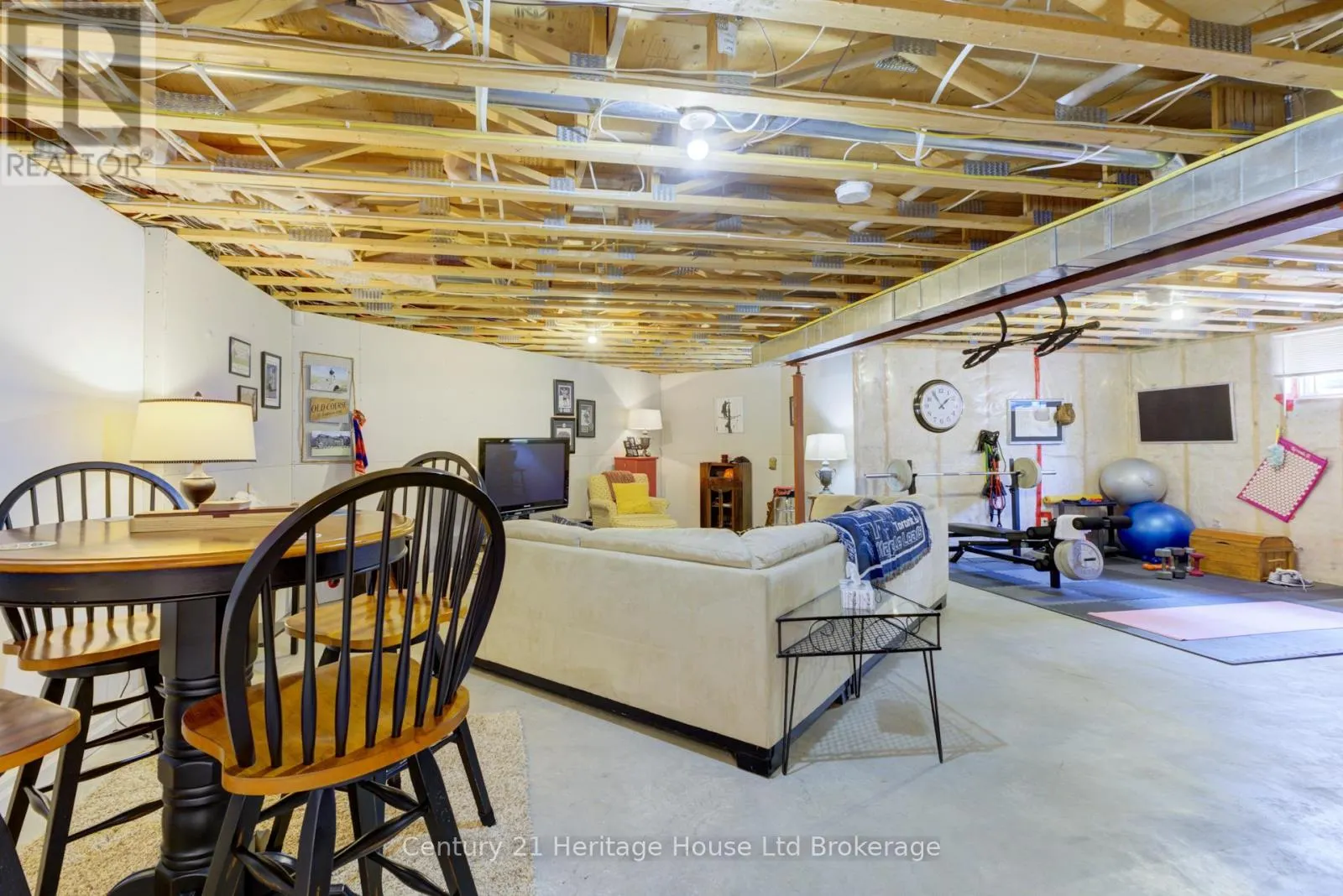 563 LAKEVIEW DRIVE