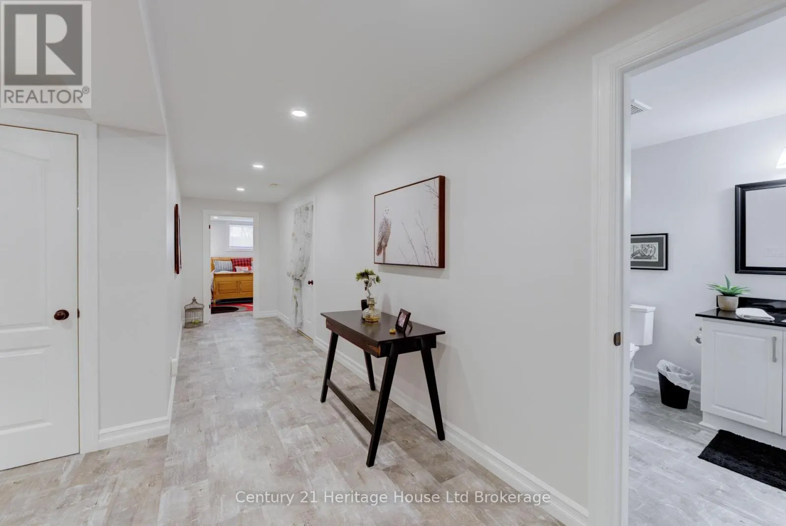 563 LAKEVIEW DRIVE